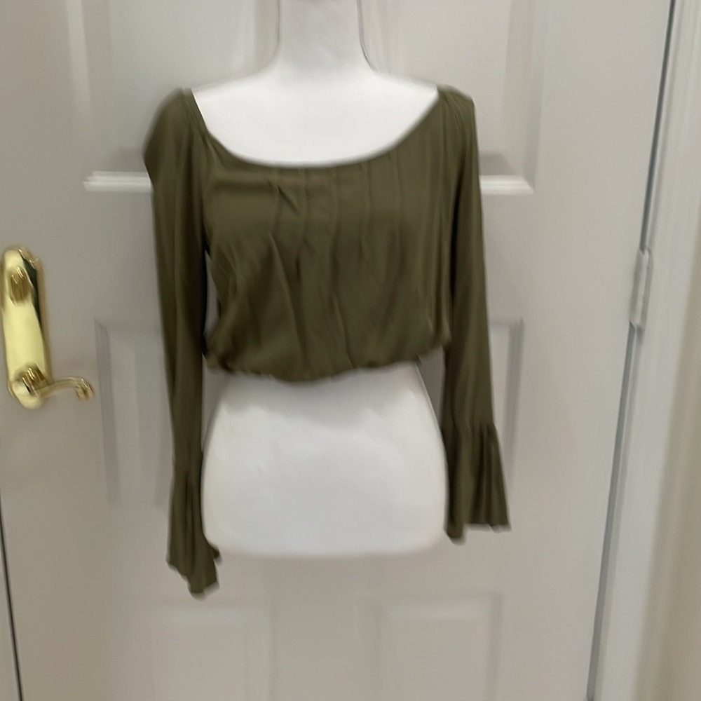 LA Hearts Olive Green Ruched Crop Top with Flounce Sleeves. Small